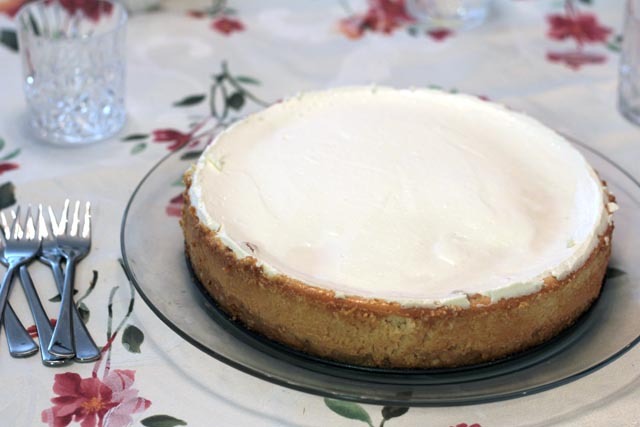 עוגת גבינה אפויה בניחוח לימוני