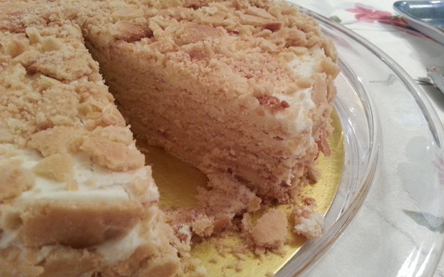 מדוביק – עוגת דבש בשכבות עם קרם