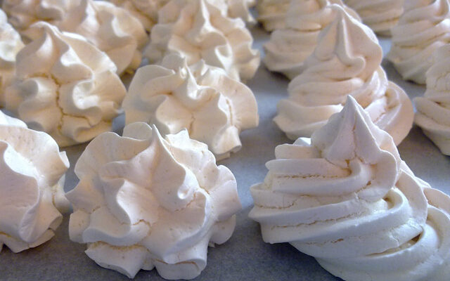 נשיקות מרנג