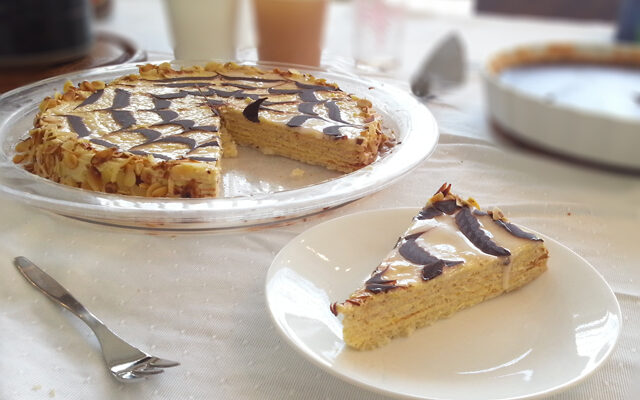 עוגת שכבות בצק שקדים – Esterhazy torte