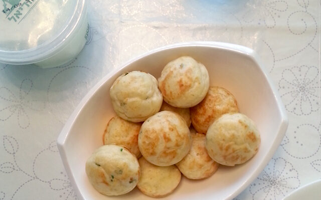 מיני מאפינס גבינה בולגרית ועשבי תיבול