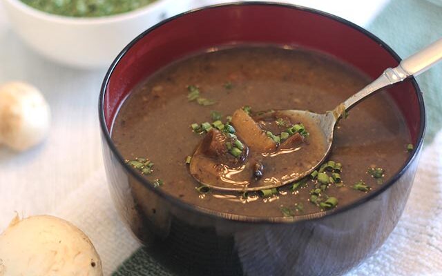 מרק פטריות עשיר