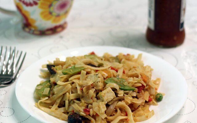 אטריות אורז עם טופו וירקות