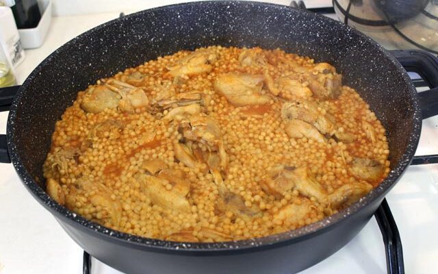 עוף ופתיתים בסיר אחד