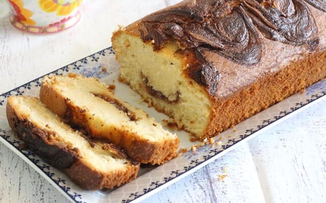 עוגת וניל עם קרם שוקולד