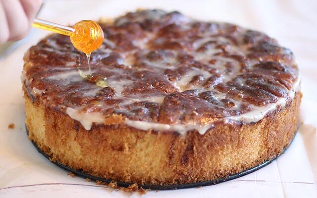 עוגת שמרים דבש ושקדים