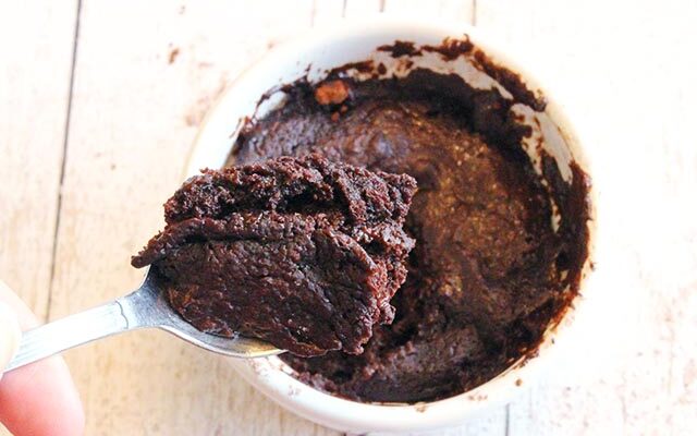 עוגת שוקולד בכוס (טבעונית, ללא גלוטן, בלי סוכר)