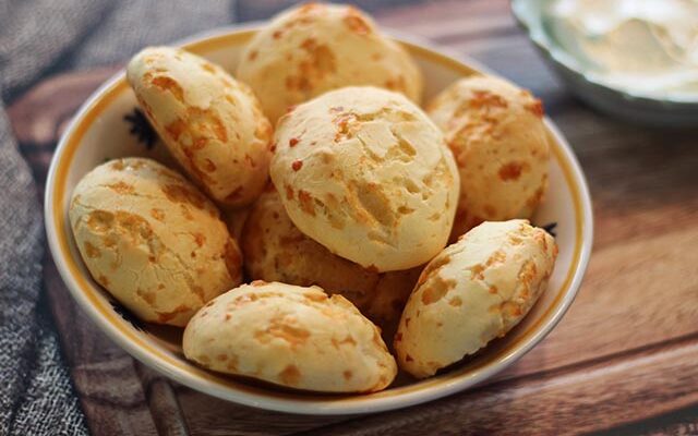 לחמניות גבינה ברזילאיות – פאו דה קז'ו