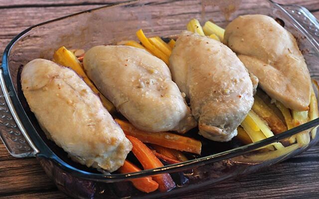 חזה עוף שלם בתנור עם גזרים