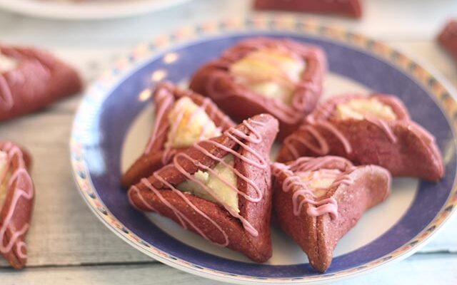 אוזני המן רד וולווט במילוי גבינה וקוקוס (עם גרסה ללא גלוטן)