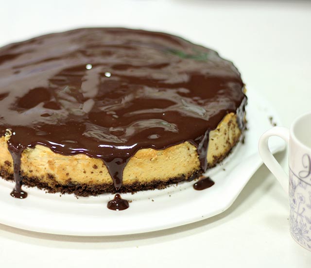 עוגה עם קרם שוקולד