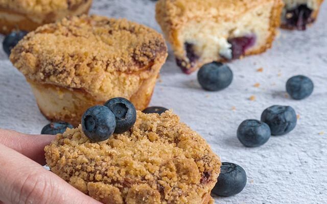 מאפינס אוכמניות במילוי גבינת שמנת