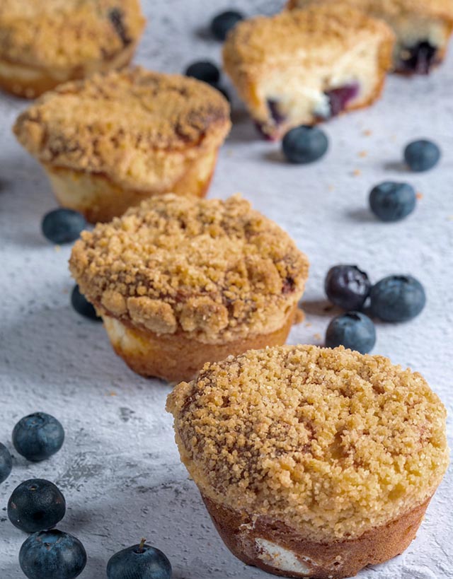 מאפינס אוכמניות במילוי גבינת שמנת