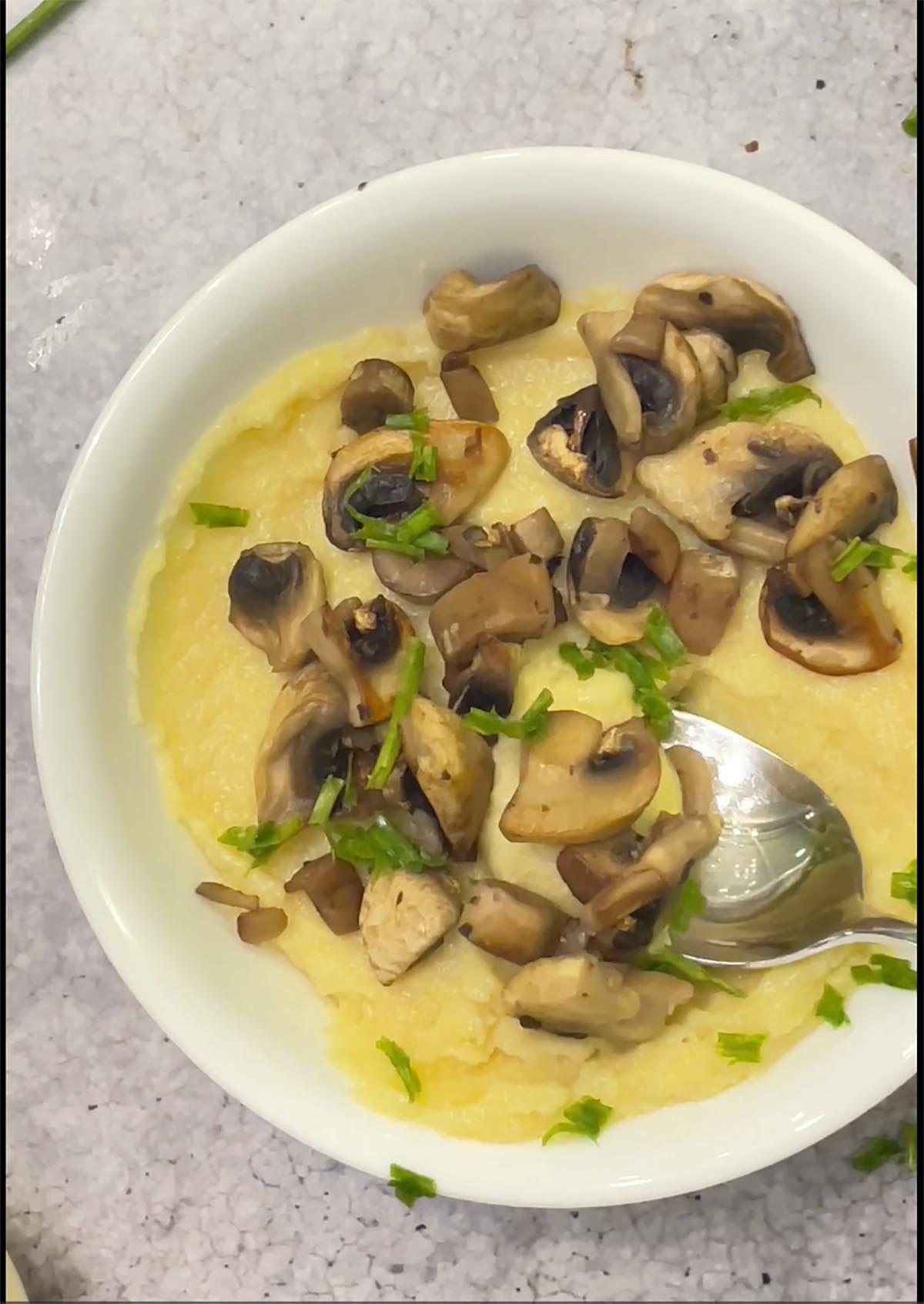 פולנטה טבעונית פולנטה טבעונית